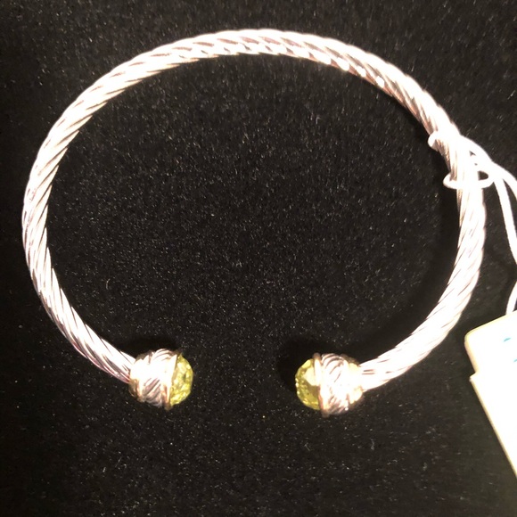 MX Signature Collection Jewelry - NWT Twisted Silver Bracelet with Peridot